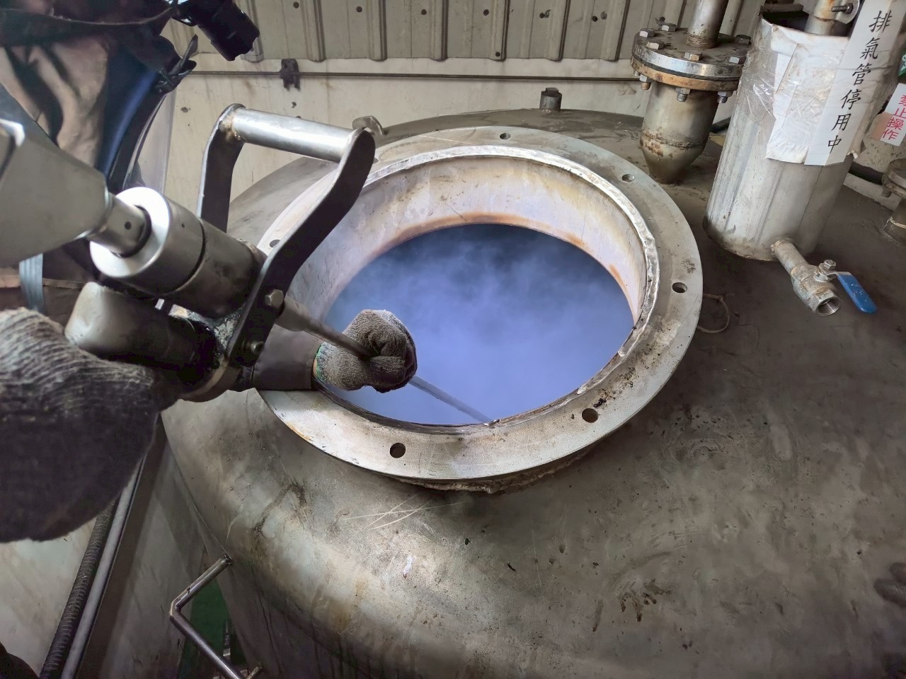 工研院廢液槽水刀清理