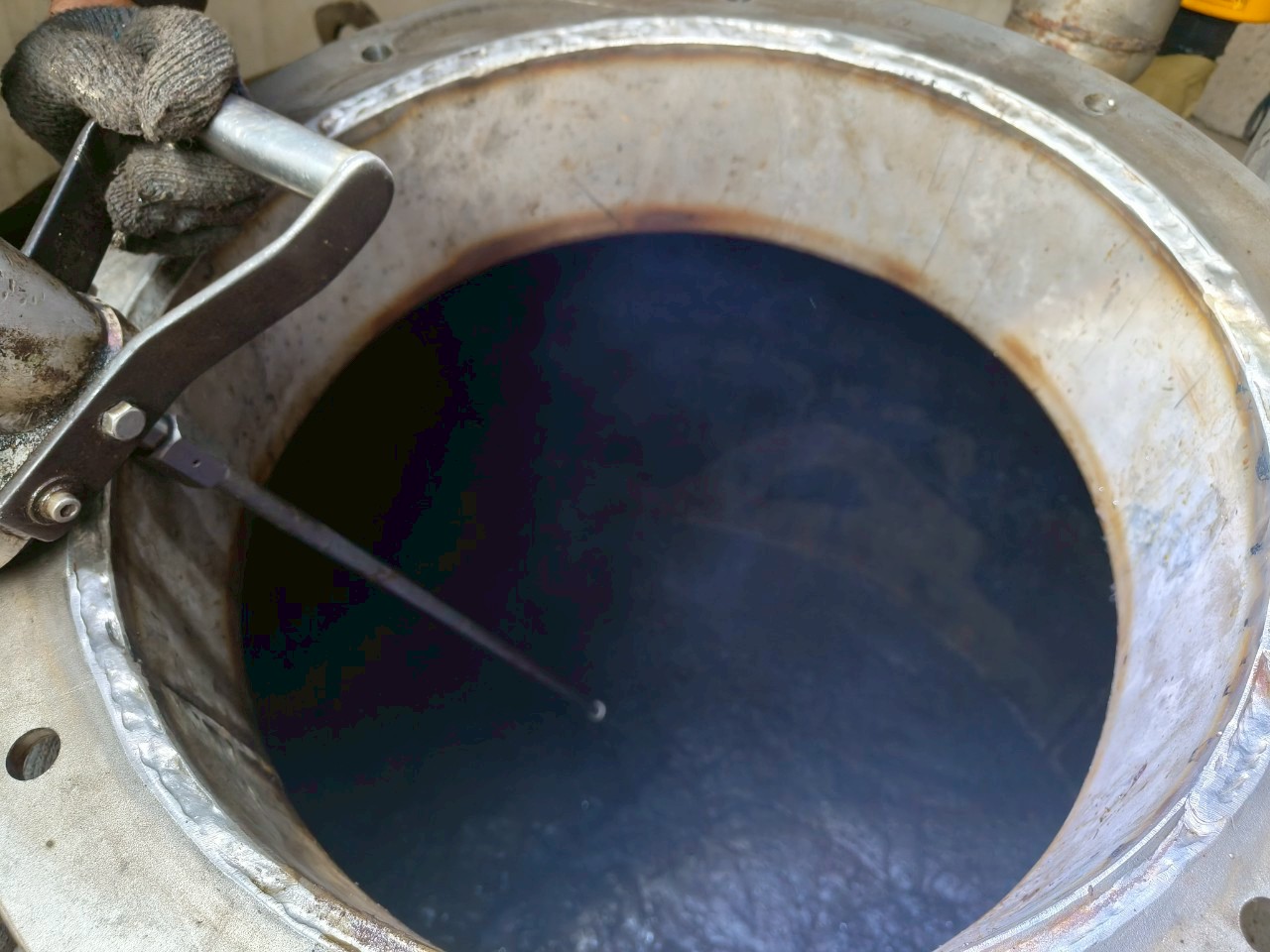 工研院廢液槽水刀清理