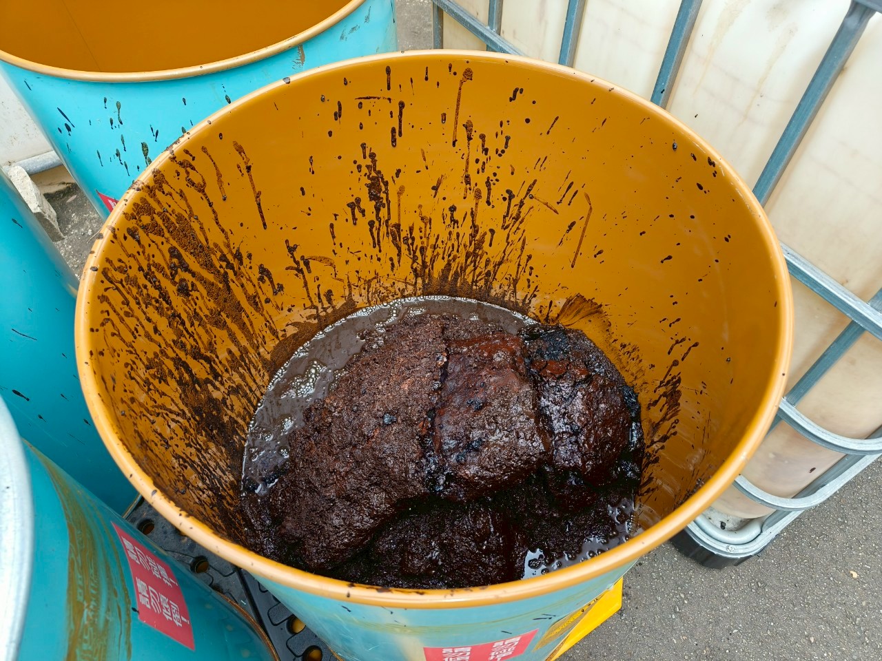 工研院廢液槽水刀清理